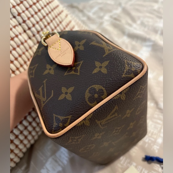 Authentic Louis Vuitton Speedy 20 Bandouliere - Picture 10 of 16